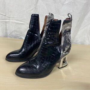 Jeffery Campbell - Elegant Black and Snake Print Ankle Boots - Size 6